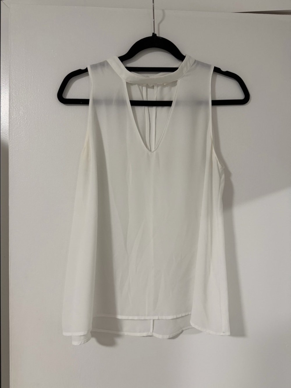 Lush White Sleeveless Keyhole Chiffon Camisole